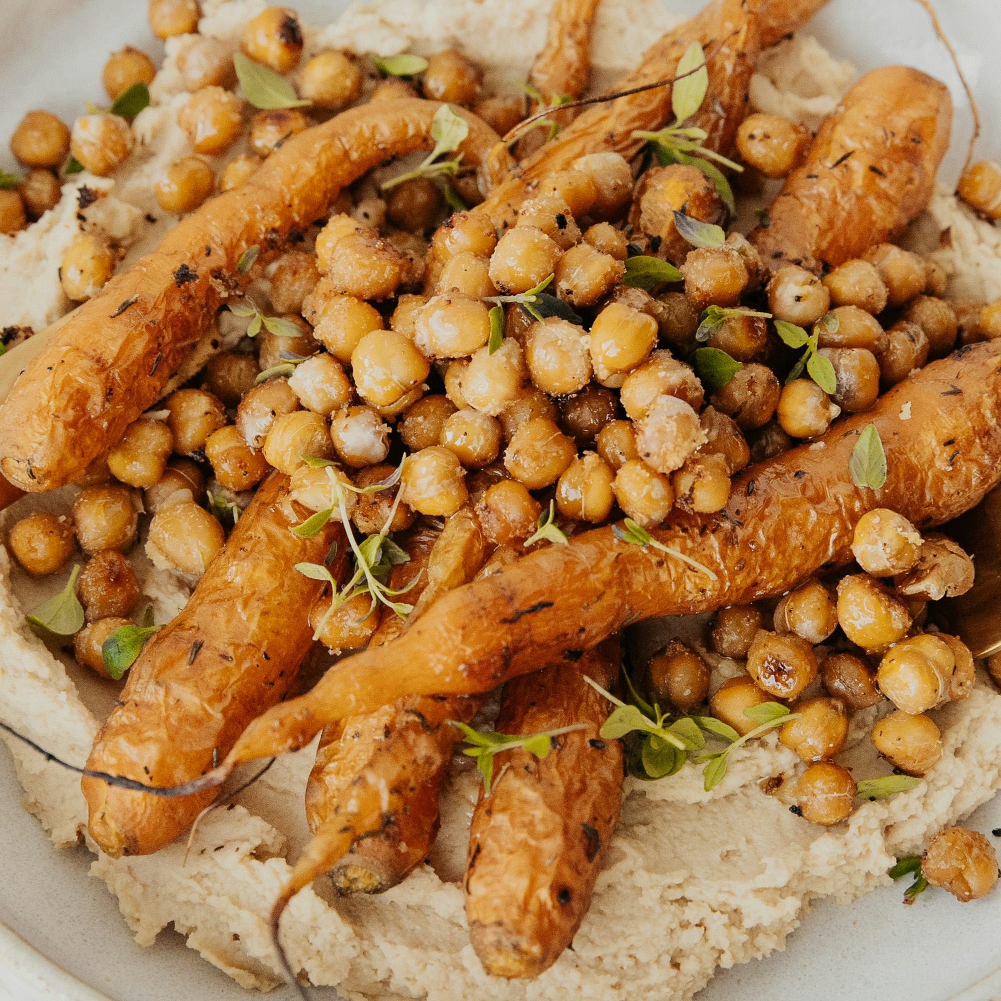 Caramelised Carrots With Hummus And Thyme